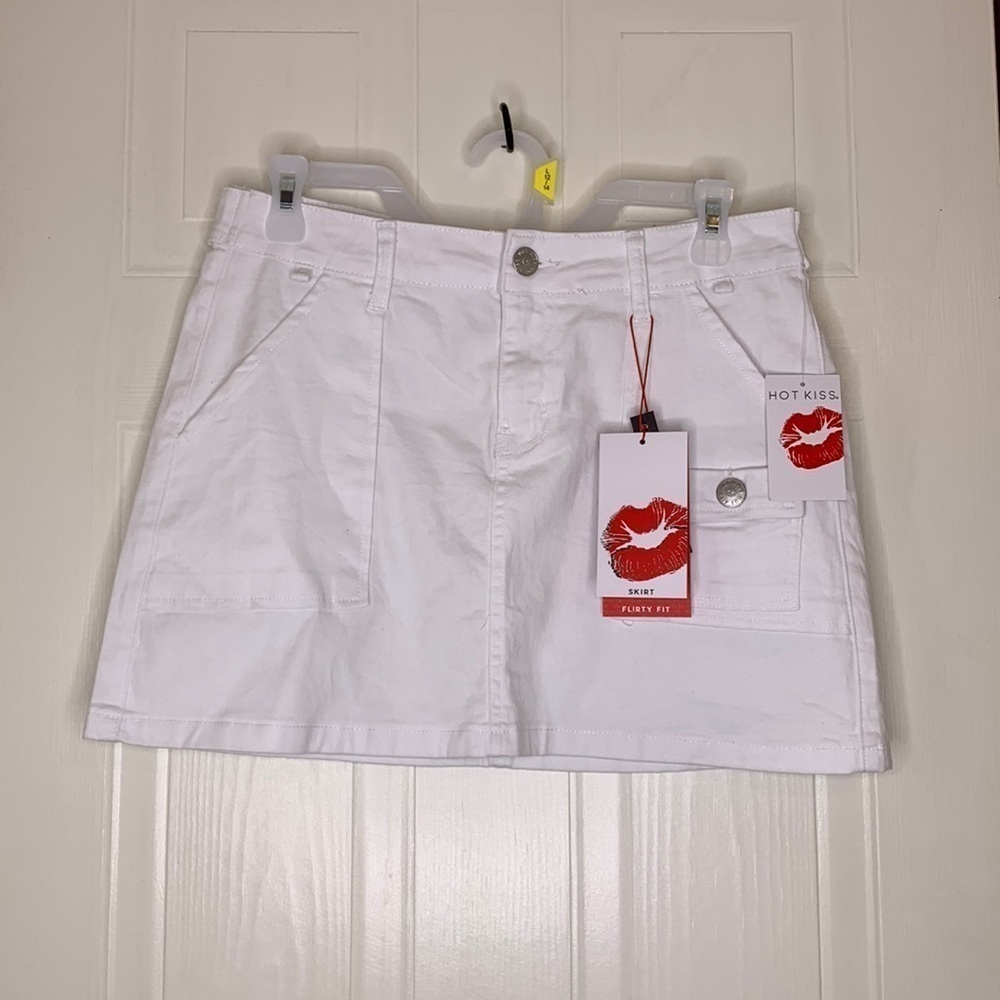 Hot Kiss mini skirt white size 9 flirty fit NWT